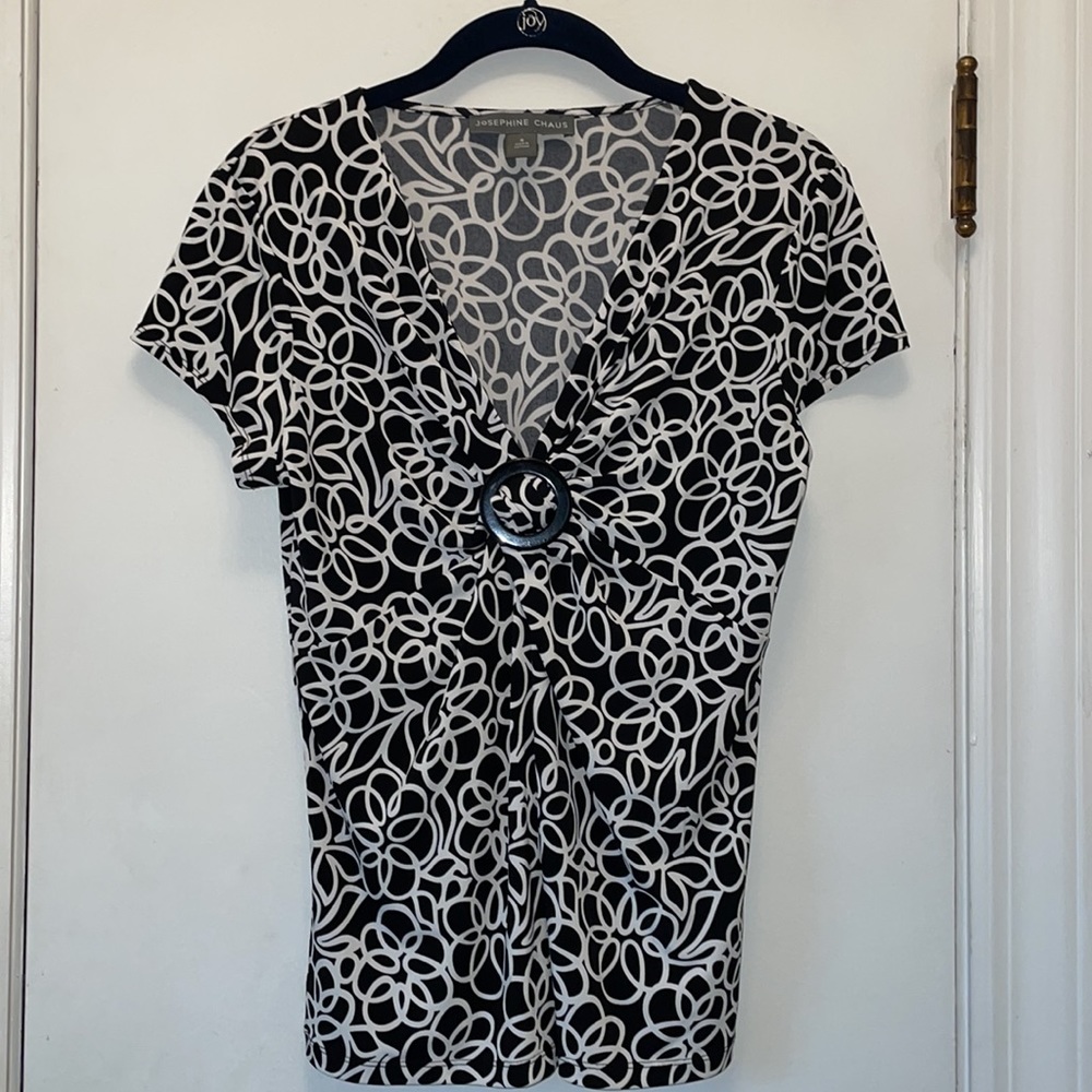 Chaus Black & White Deep V Top Small